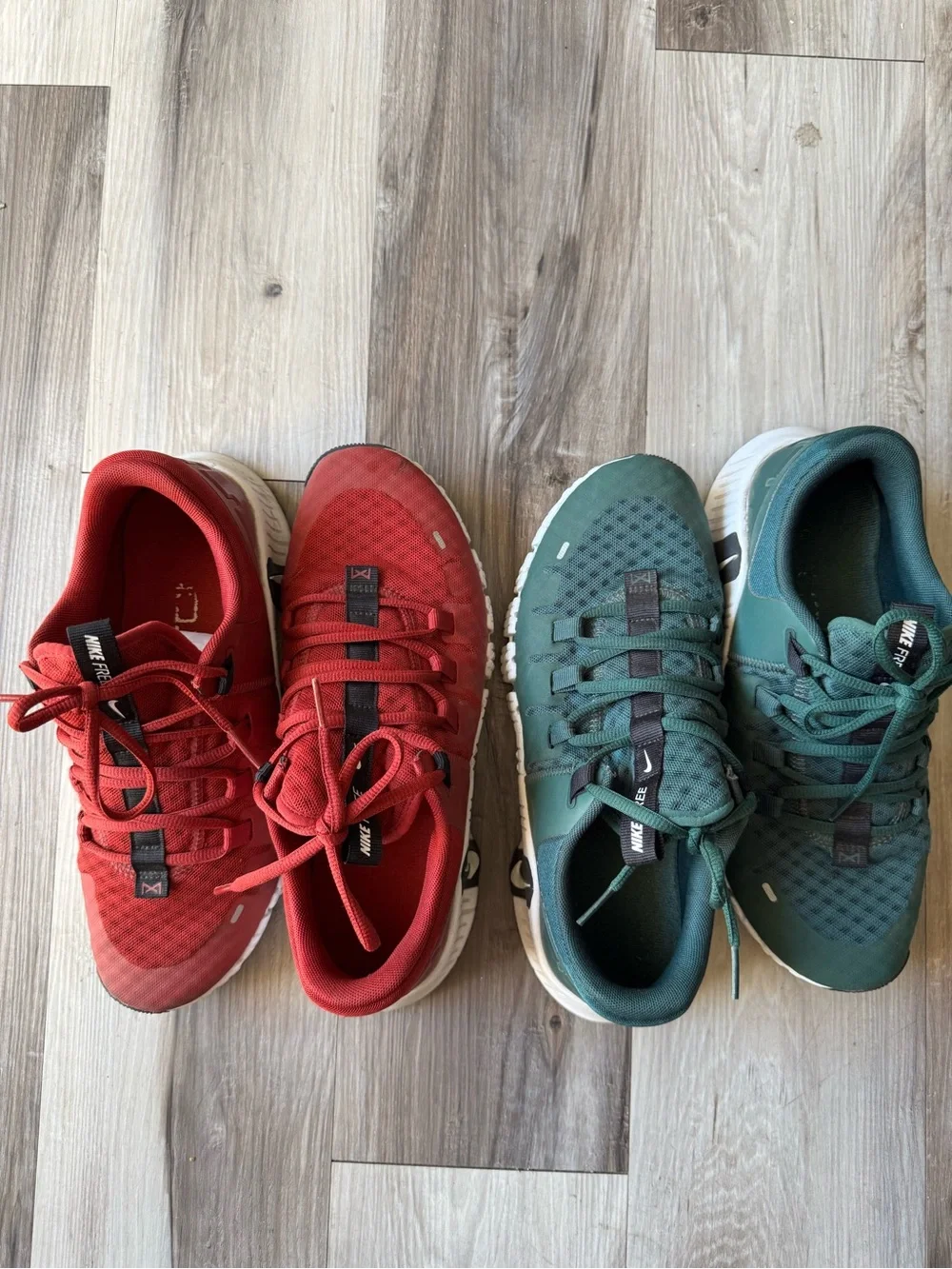 Nike Metcon in Red and Green